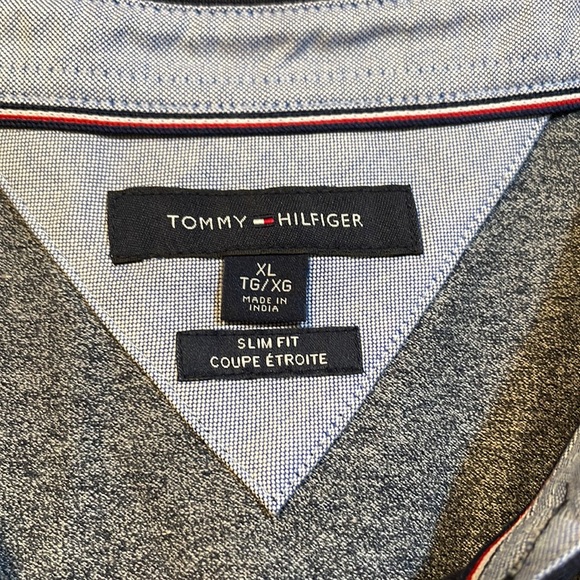 Tommy Hilfiger Polo with Embroidered Patch XL - Picture 2 of 7